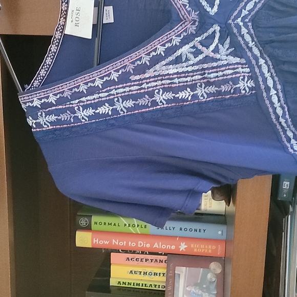 Blue Knox Rose V-neck Blouse - Picture 5 of 8